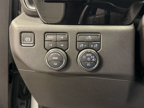 Used 2025 Chevrolet Silverado 1500 LT Trail Boss w/ Convenience Package II AWD/4WD image 19
