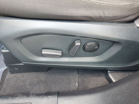 Used 2023 Ford Explorer XLT image 12