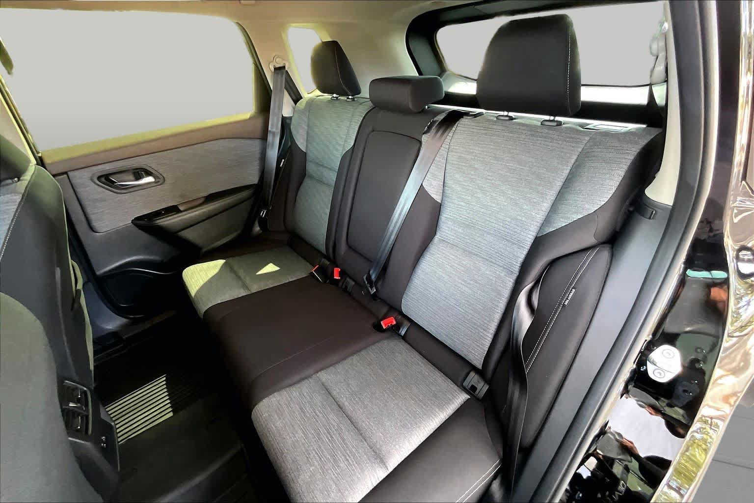 Used 2023 Nissan Rogue SV FWD image 21