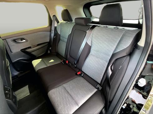 Used 2023 Nissan Rogue SV FWD image 21