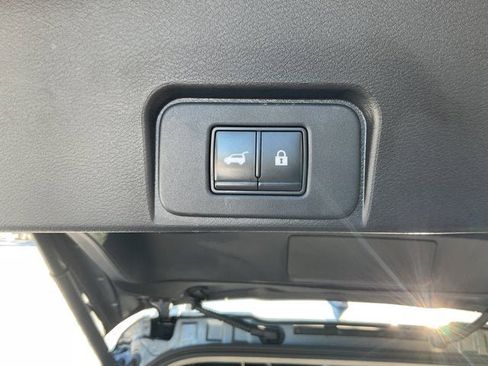 Used 2023 Nissan Rogue SV w/ SV Premium Package image 35