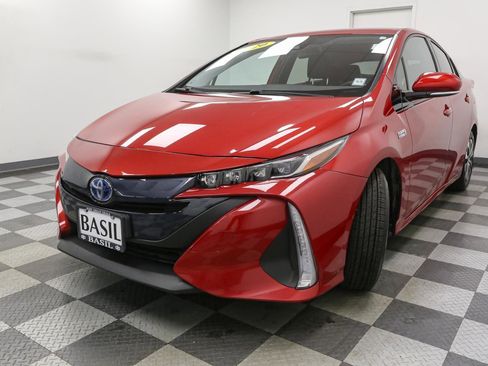 Used 2020 Toyota Prius Prime XLE image 4
