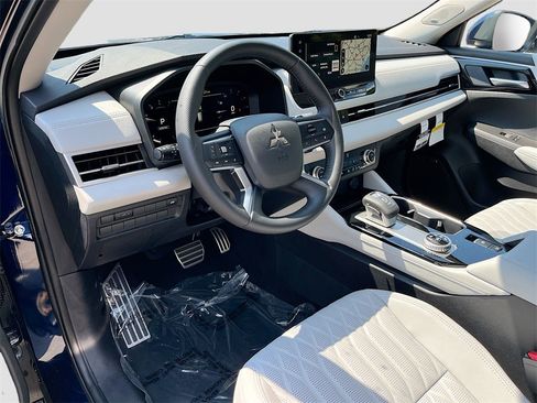 New 2025 Mitsubishi Outlander SEL image 9
