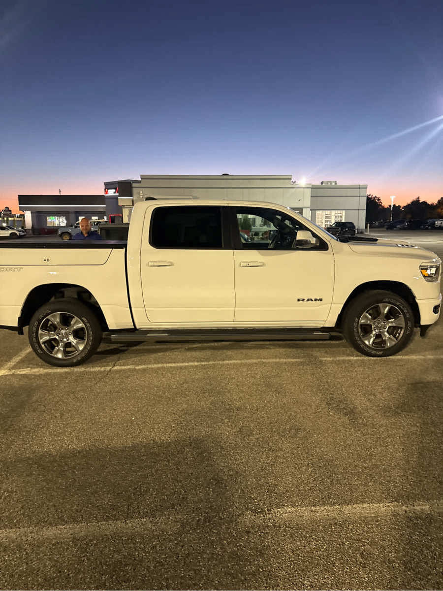 Used 2023 RAM 1500 Laramie AWD/4WD image 18