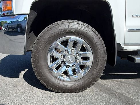 Used 2019 Chevrolet Silverado 2500 LTZ w/ Duramax Plus Package AWD/4WD image 9