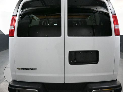 Used 2025 Chevrolet Express 3500 LT w/ LT Preferred Equipment Group RWD image 8