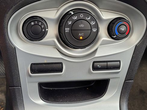 Used 2018 Ford Fiesta SE image 24