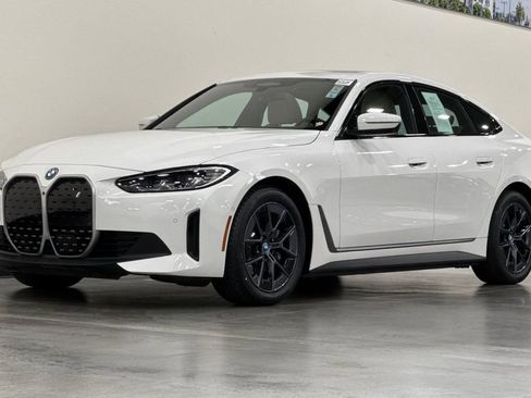 Used 2023 BMW i4 eDrive40 RWD image 8
