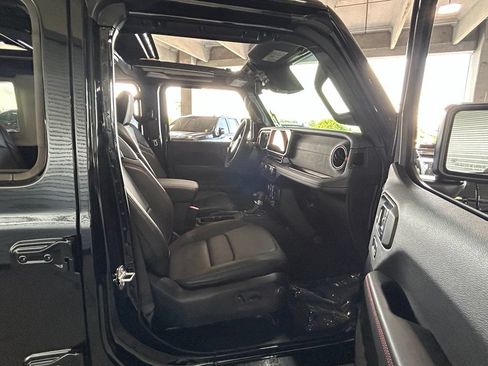 Used 2026 Jeep Wrangler Unlimited Rubicon AWD/4WD image 37