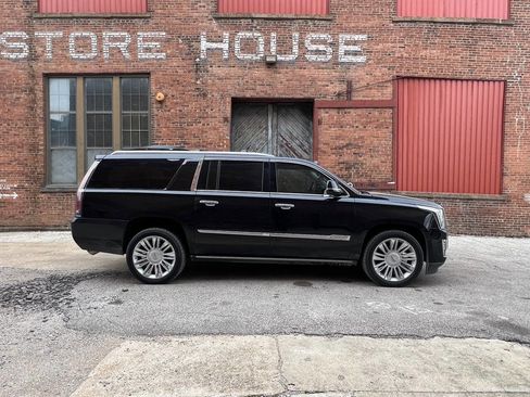 Used 2015 Cadillac Escalade ESV Premium image 3