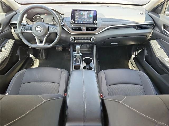 Used 2024 Nissan Altima 2.5 SV FWD image 16