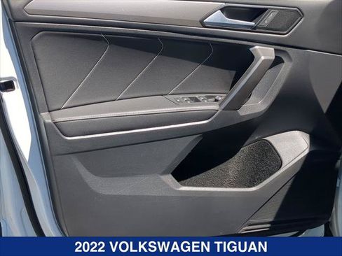 Certified 2022 Volkswagen Tiguan SE w/ Panoramic Sunroof Package FWD image 10