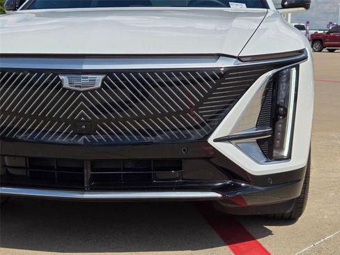 Used 2024 Cadillac Lyriq Luxury RWD image 6