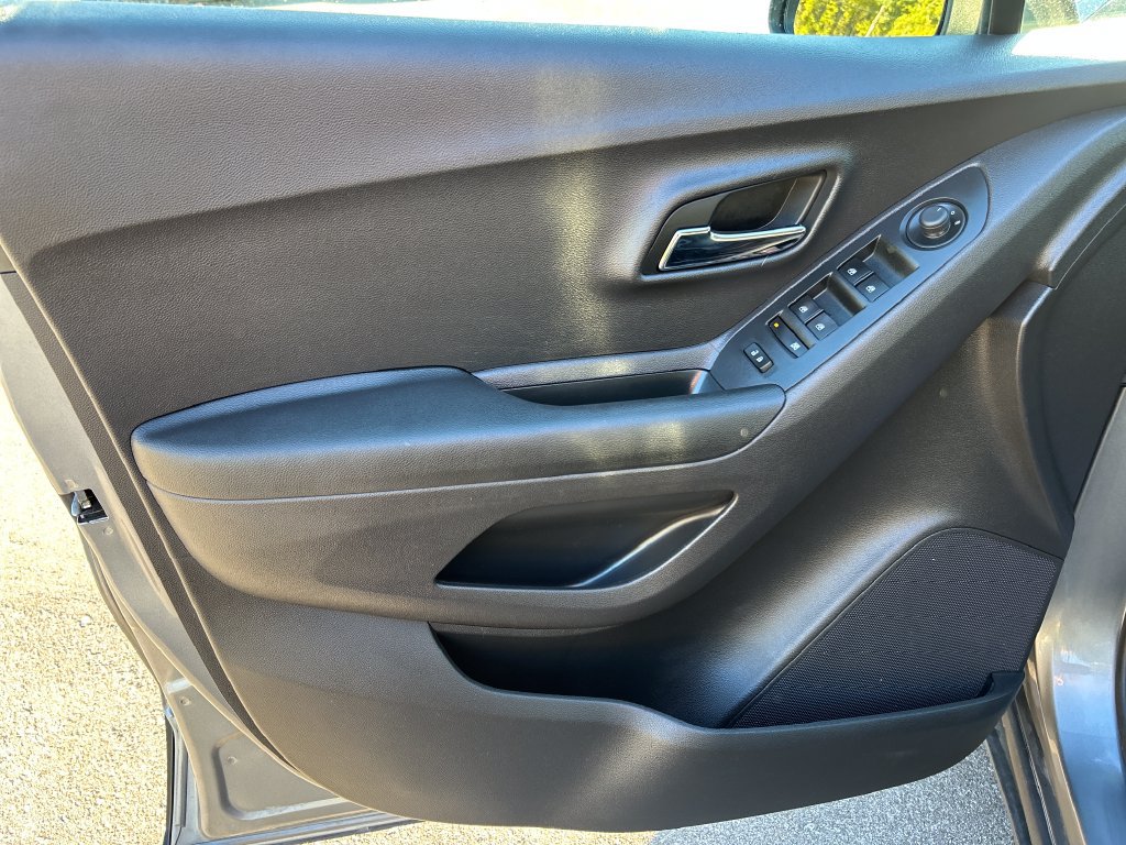 Used 2020 Chevrolet Trax LS w/ Tint and Cruise Package FWD image 16