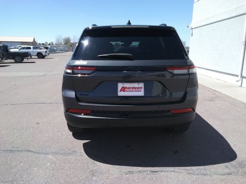 Used 2023 Jeep Grand Cherokee Altitude AWD/4WD image 6