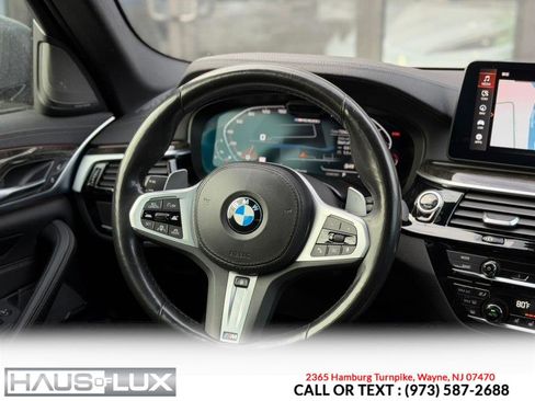 Used 2022 BMW M550i xDrive w/ Executive Package image 32