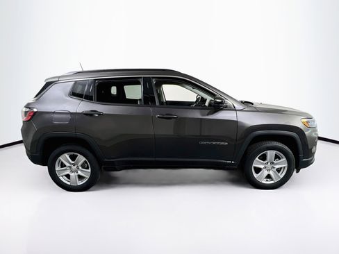 Used 2022 Jeep Compass Latitude w/ Convenience Group AWD/4WD image 4