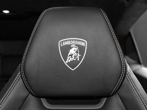 Used 2021 Lamborghini Urus image 14