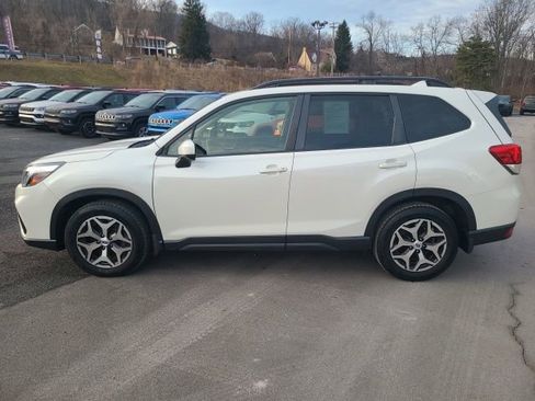 Used 2021 Subaru Forester Premium image 2