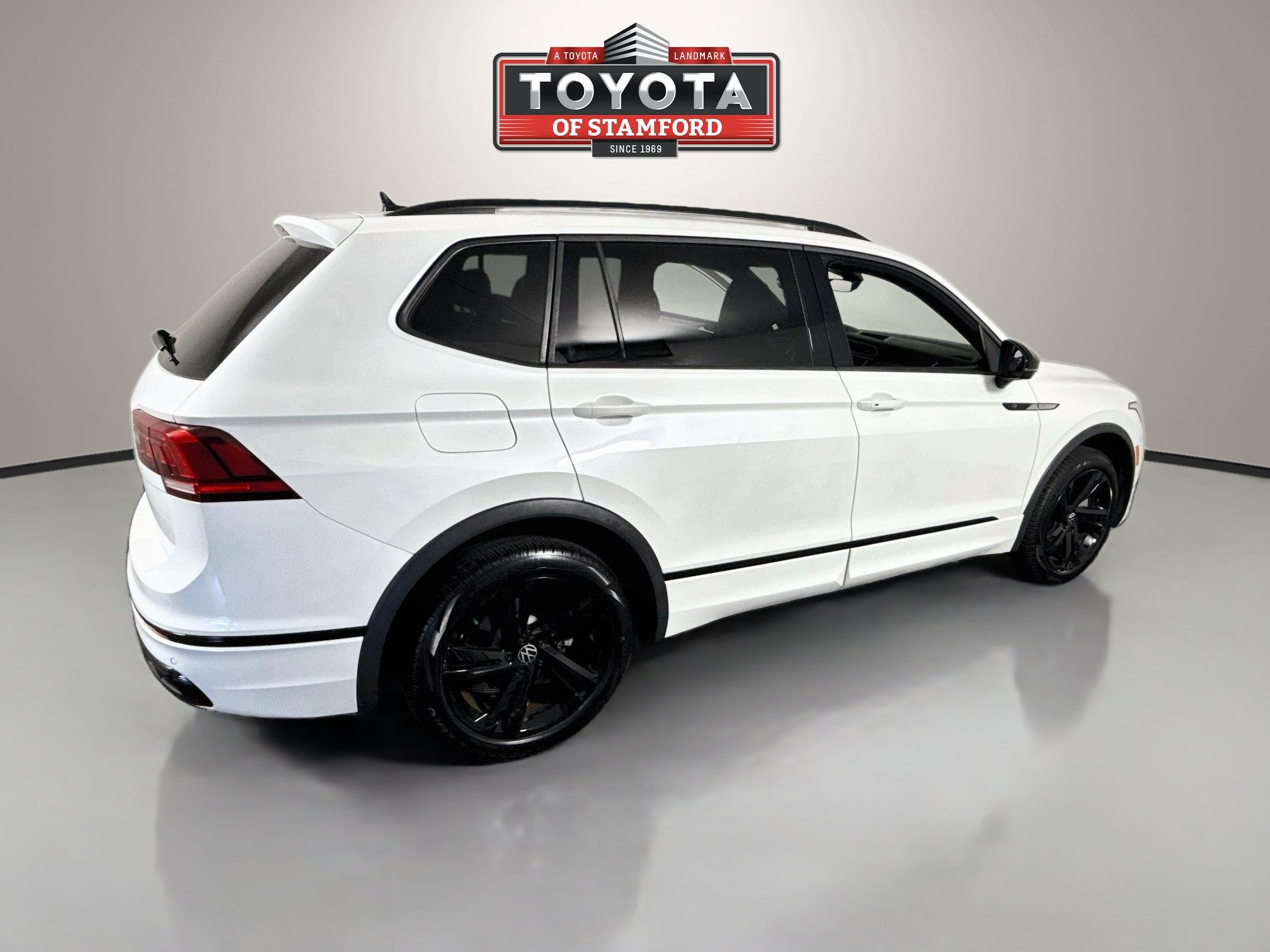 Used 2023 Volkswagen Tiguan SE R-Line FWD image 8