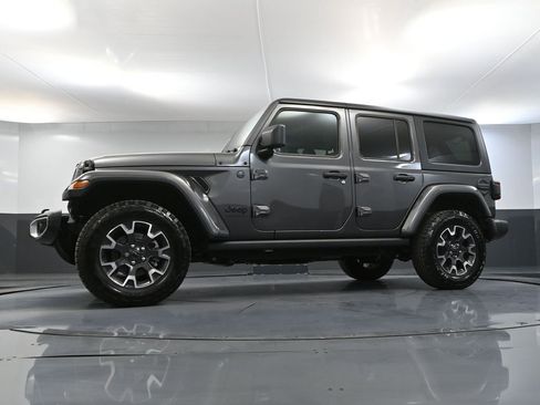 Used 2025 Jeep Wrangler Unlimited Sahara w/ Technology Group AWD/4WD image 52