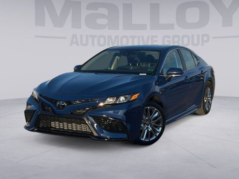 Used 2024 Toyota Camry SE image 1