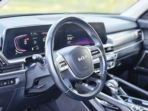 Used 2025 Kia Telluride S image 12