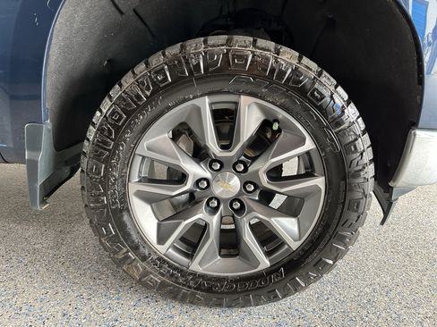 Used 2022 Chevrolet Silverado 1500 LT AWD/4WD image 33