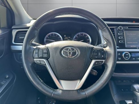 Certified 2019 Toyota Highlander XLE AWD/4WD image 13