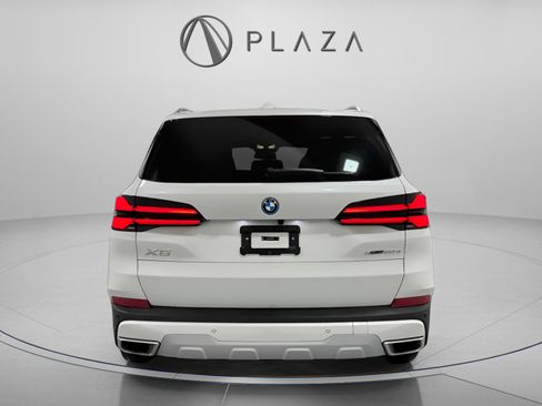 Used 2025 BMW X5 xDrive50e image 5