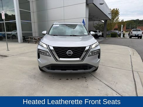 Used 2022 Nissan Rogue SV w/ SV Premium Package FWD image 2