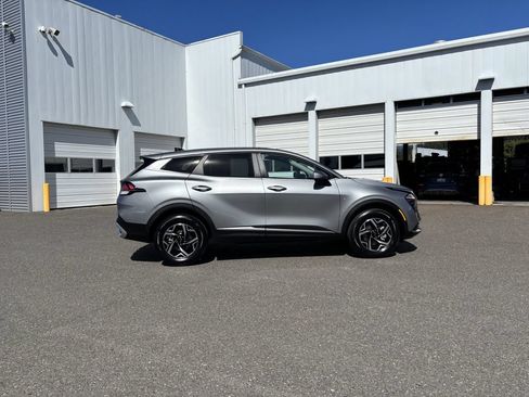 Used 2025 Kia Sportage LX AWD/4WD image 8