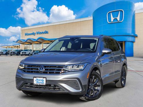 Used 2022 Volkswagen Tiguan SE image 1