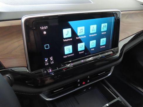 New 2026 Volkswagen Atlas SE image 18