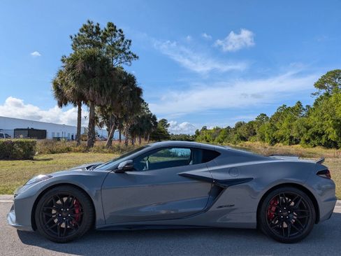 Used 2025 Chevrolet Corvette Z06 image 9