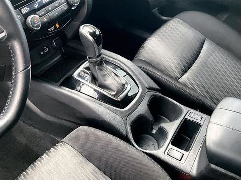 Certified 2020 Nissan Rogue SV image 16