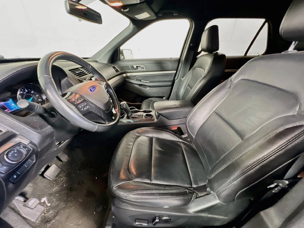 Used 2018 Ford Explorer XLT FWD image 12