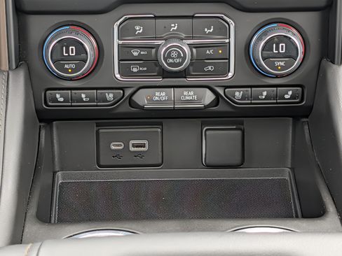 Used 2023 Chevrolet Suburban High Country w/ LPO, Illumination Package AWD/4WD image 27