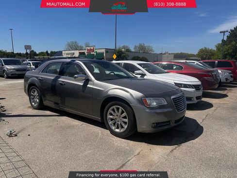 Used 2011 Chrysler 300 Limited w/ Luxury Group RWD image 1