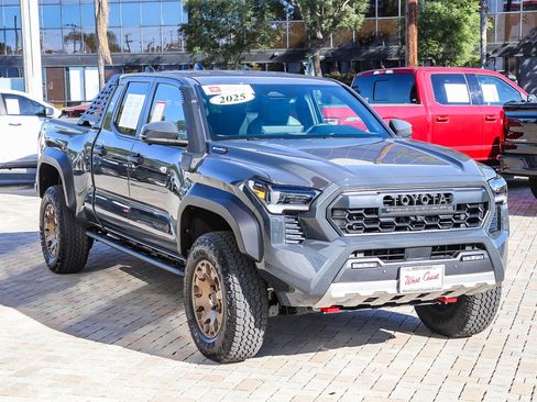 Used 2025 Toyota Tacoma Trailhunter image 3