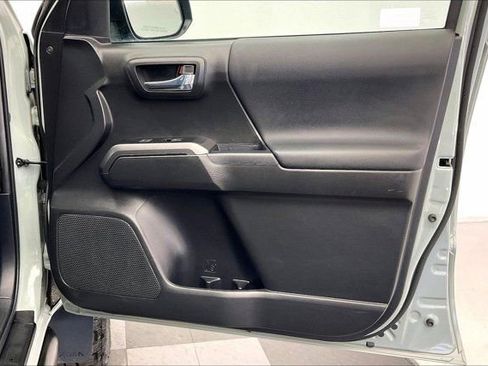 Used 2023 Toyota Tacoma TRD Off-Road w/ Advanced Technology Package image 27