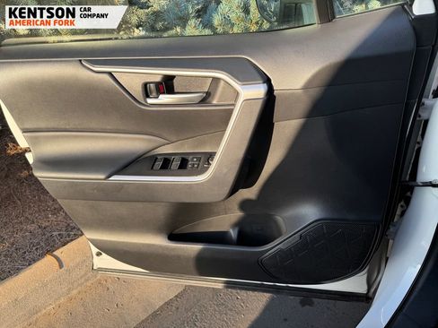 Used 2025 Toyota RAV4 XLE image 20