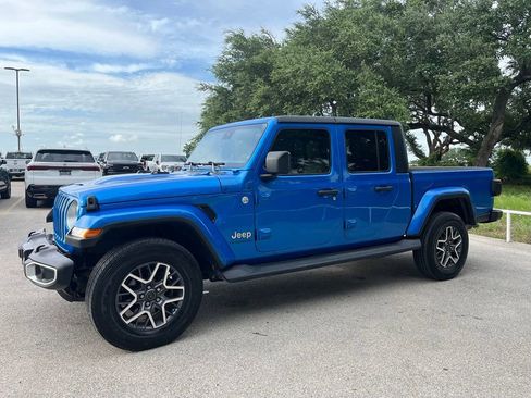 Used 2020 Jeep Gladiator Overland AWD/4WD image 1