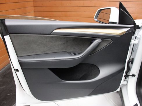 Used 2023 Tesla Model Y Long Range image 8