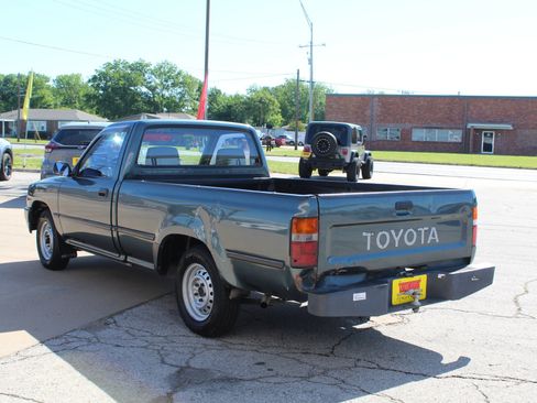 Used 1992 Toyota Pickup Deluxe RWD image 7
