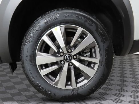 New 2026 Nissan Pathfinder SL image 9