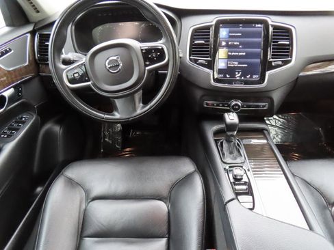 Used 2018 Volvo XC90 T6 Momentum w/ Convenience Package AWD/4WD image 13
