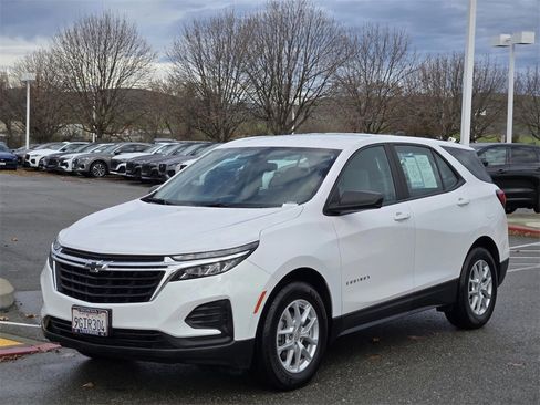 Used 2023 Chevrolet Equinox LS image 8