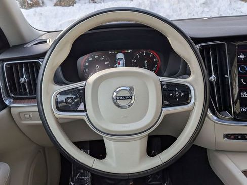 Used 2021 Volvo S60 T6 Momentum image 14