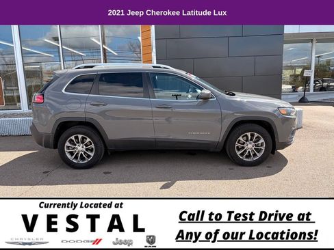 Used 2021 Jeep Cherokee Latitude Lux w/ Comfort/Convenience Group AWD/4WD image 5